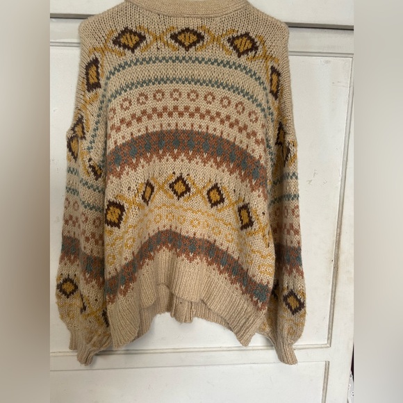 Patterned Beige Cardigan Sweater - Picture 5 of 6